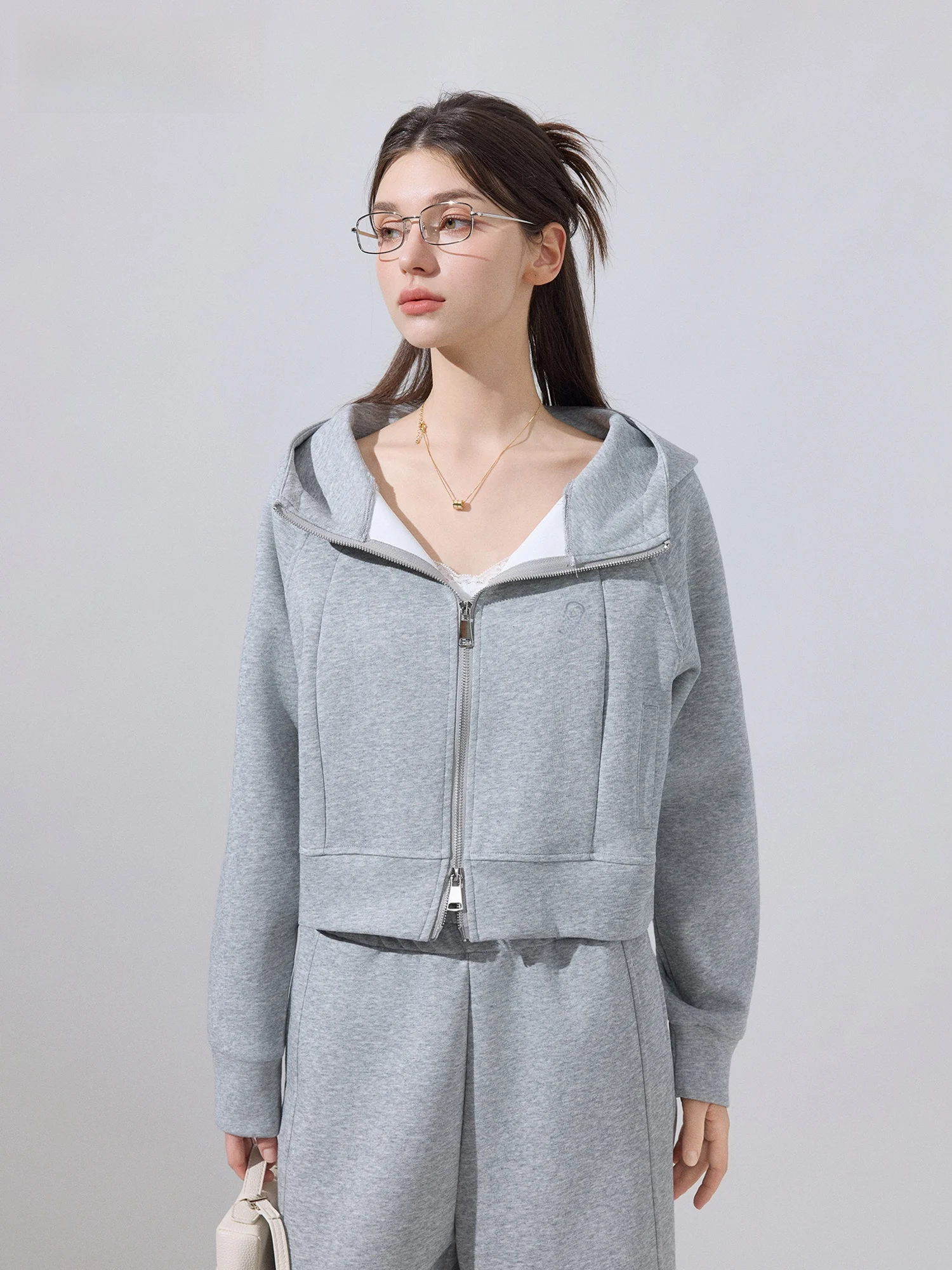 

Оригинальный повседневный комплект Ikyou с вышивкой для женщин: весенне-осенний новый спортивный костюм с широкими брюками и худи, комплект из двух предметов, дышащий хлопок.