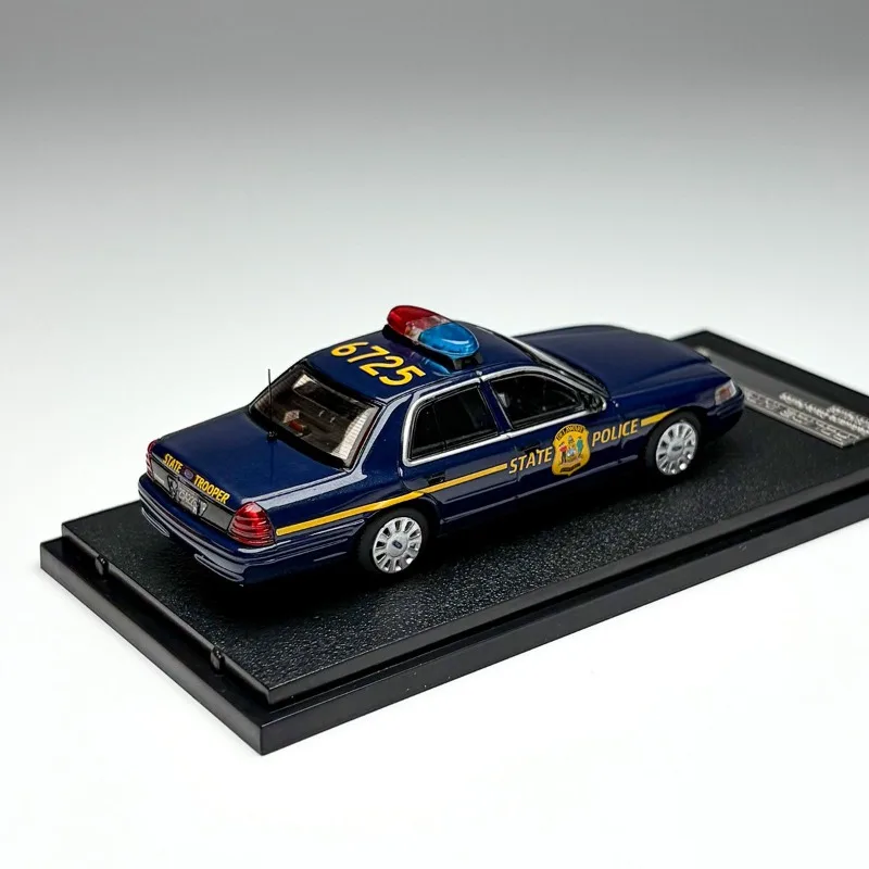 In stock 1:64 Delaware State Police CV alloy replica vehicle model, boy toy gift, room collection statue