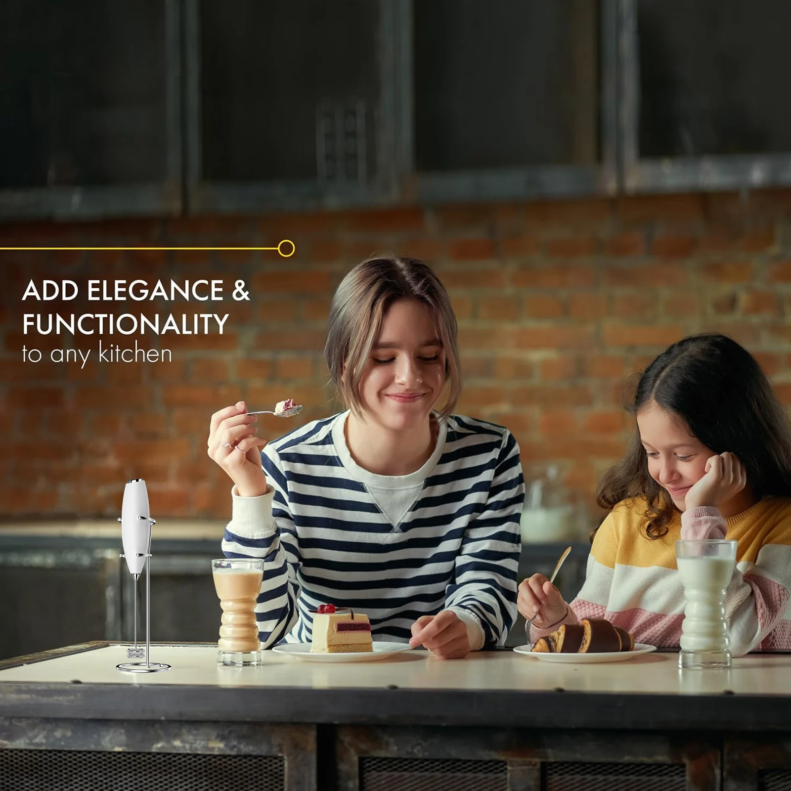 رغوة الحليب الكهربائية المحمولة مع خفاقة من الفولاذ المقاوم للصدأ قابلة للفصل مناسبة لخلط قهوة الحليب والمشروبات المختلفة