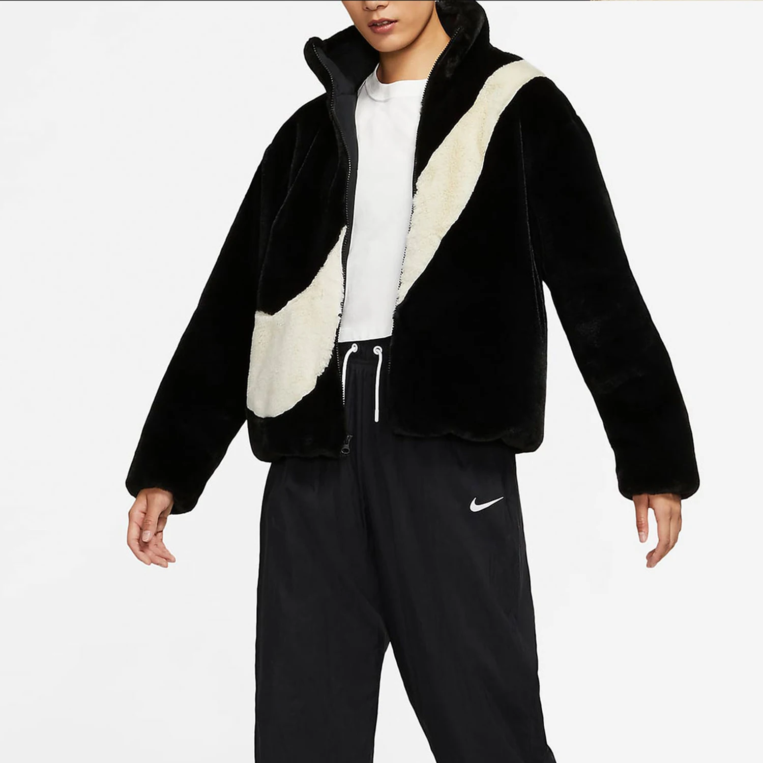 

Оригинальная зимняя женская теплая повседневная куртка с капюшоном Nike DO3792-010