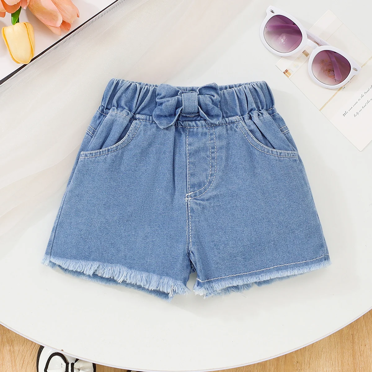 1 Stück Sommer-Jeansshorts für Mädchen mit Schleife und Fransen, süße Hotpants mit hoher Taille, süßer Stil, Alltags-/Outdoor-Bekleidung, 1–4 Jahre, weicher Denim-Stoff – Detail 2
