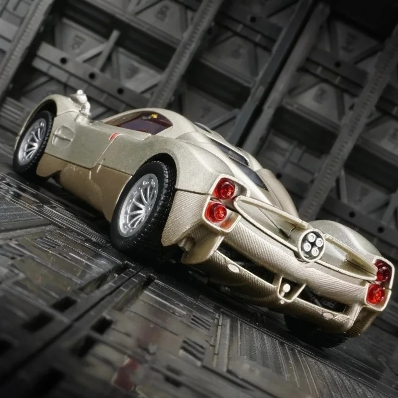 Voor 1:32 Pagani Utopia legering model auto ornamenten akoestisch-optische pull back kinderen speelgoed deuren kan worden geopend als verjaardagscadeautjes