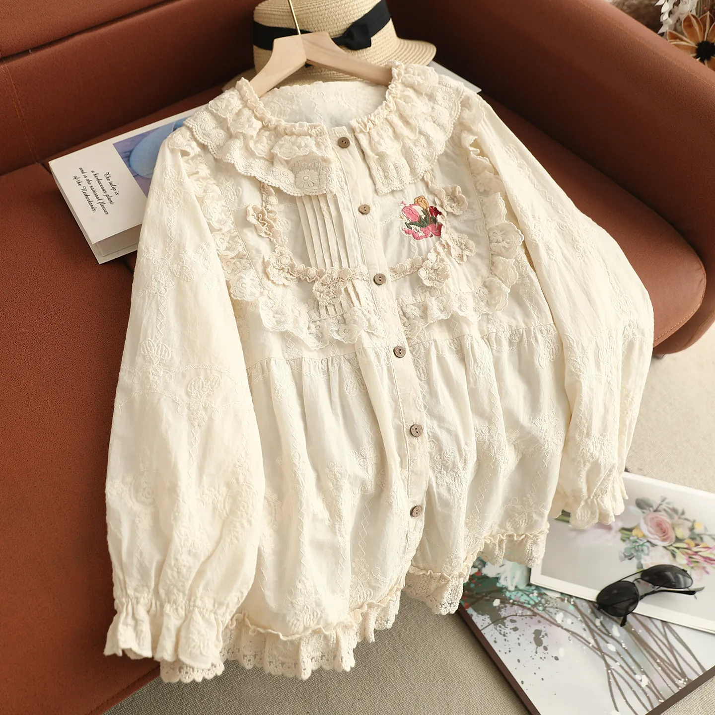 

Японские милые хлопковые рубашки с кружевной вышивкой для девочек Mori, женские весенне-осенние повседневные свободные блузки с рюшами и воротником с длинными рукавами