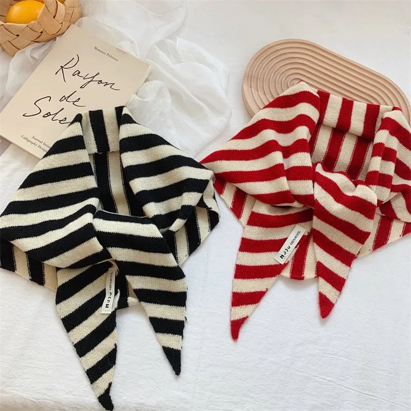 Koreanischer Streifen-Dreiecksschal aus 100 % Wolle, dreieckiger Schal für Männer und Frauen, britisches Nischen-Kopftuch, gestrickt, multifunktionaler warmer Schal – Detail 3