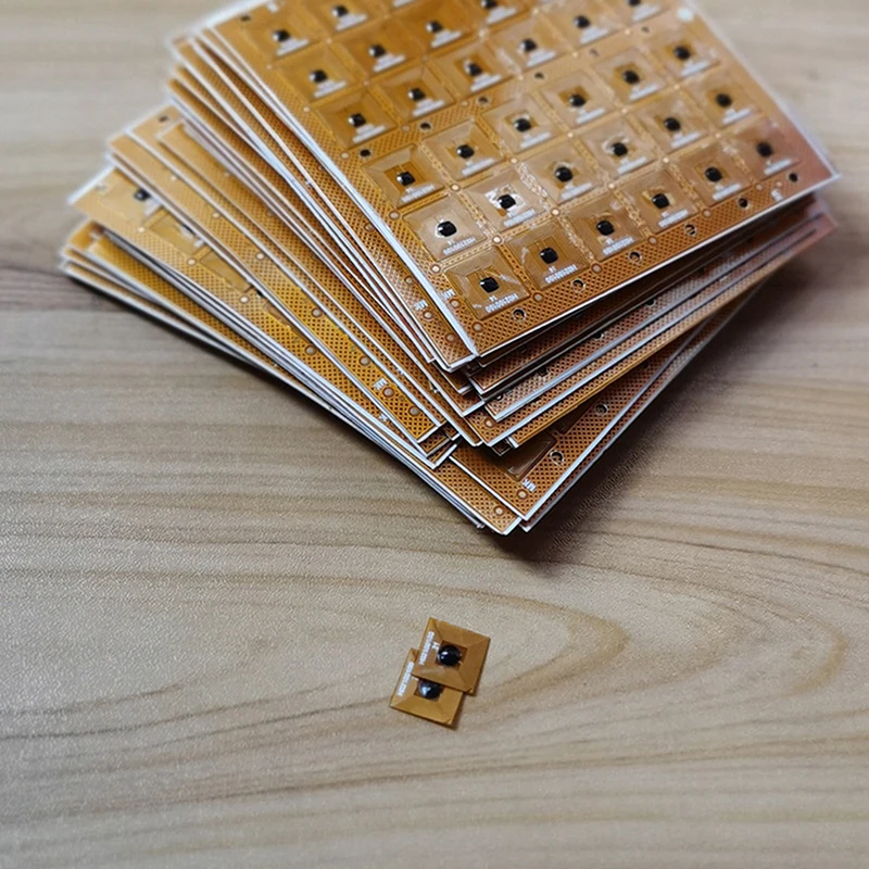 حار! 1 قطعة قابلة للبرمجة 7*7 مللي متر مايكرو FPC مرنة مكافحة المعادن صغيرة الحجم NFC العلامة الإلكترونية Ntag213 RFID العلامة ملصق