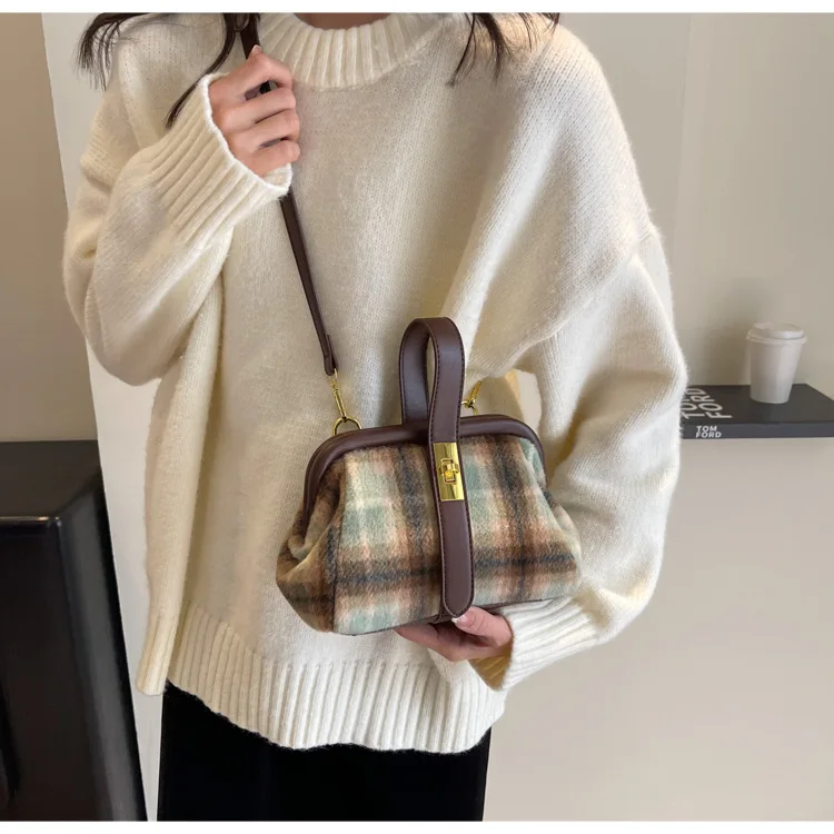 Trendy Wool Blend Grid Hobos Shoulder Crossbody Bags Women Tote Handbags and Purses 2023 New Plaid Messenger Bag High Quality