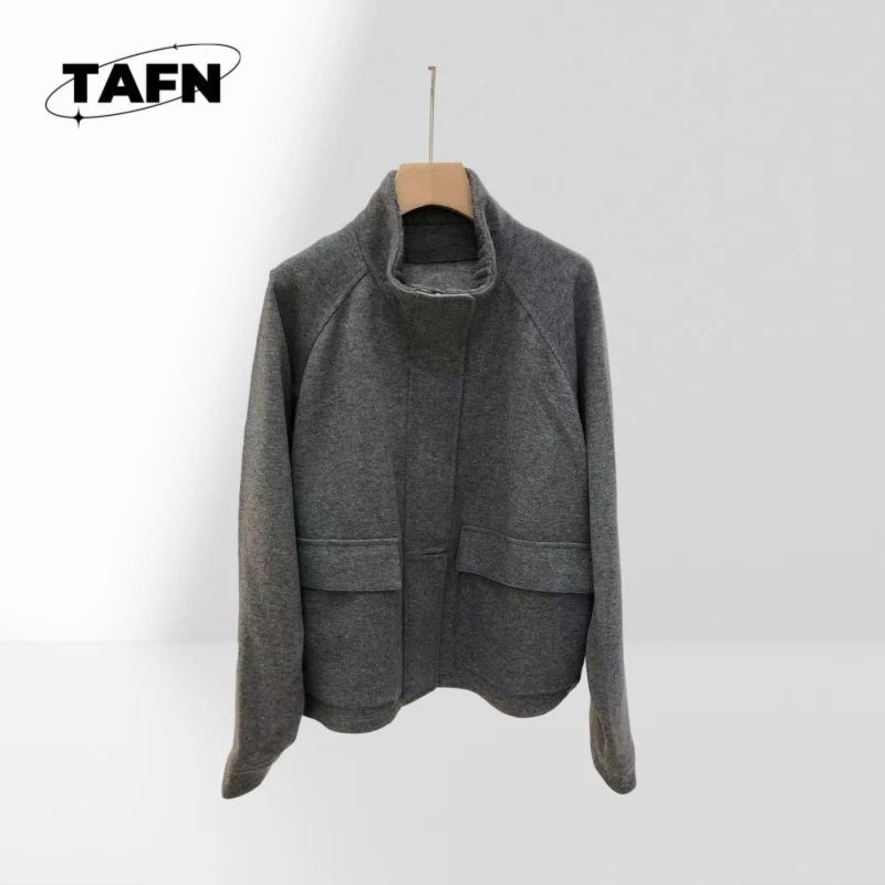 

Versatile Women’s Winter Jacket Vest for Outdoor Exploration Casual Women’s Winter Vest for Cold Days and Cozy Nights AI0354