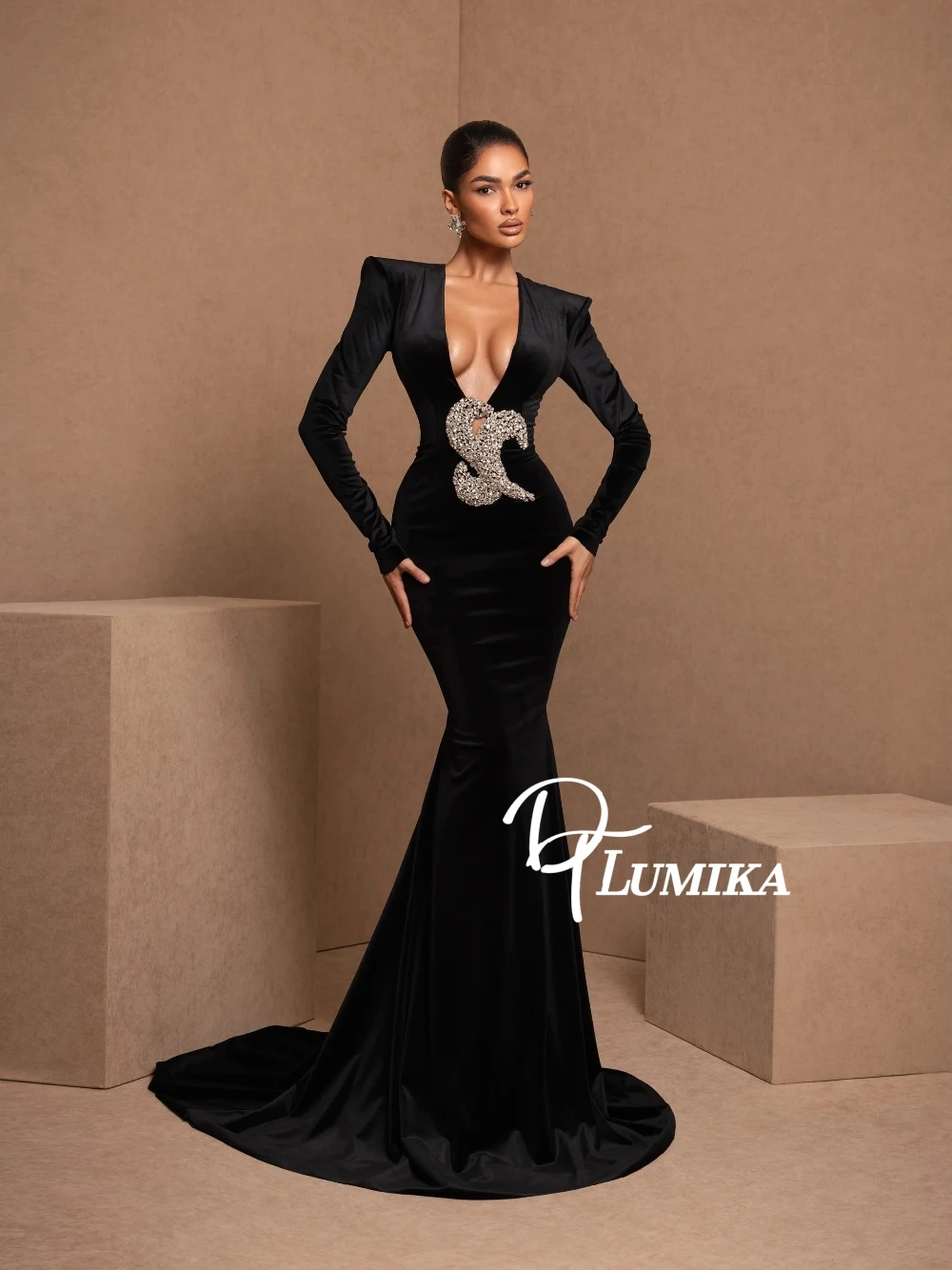 

Черное бархатное вечернее платье-русалка с длинными рукавами, глубоким V-образным вырезом, инкрустированное кристаллами, модное, для особых случаев
