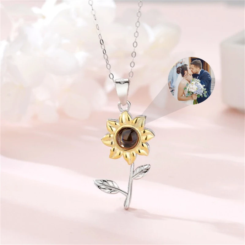 Custom Photo Projeciton Necklace with Sunflower Shaped Pendant Necklace Personalized Jewelry Gift Dropship 2023