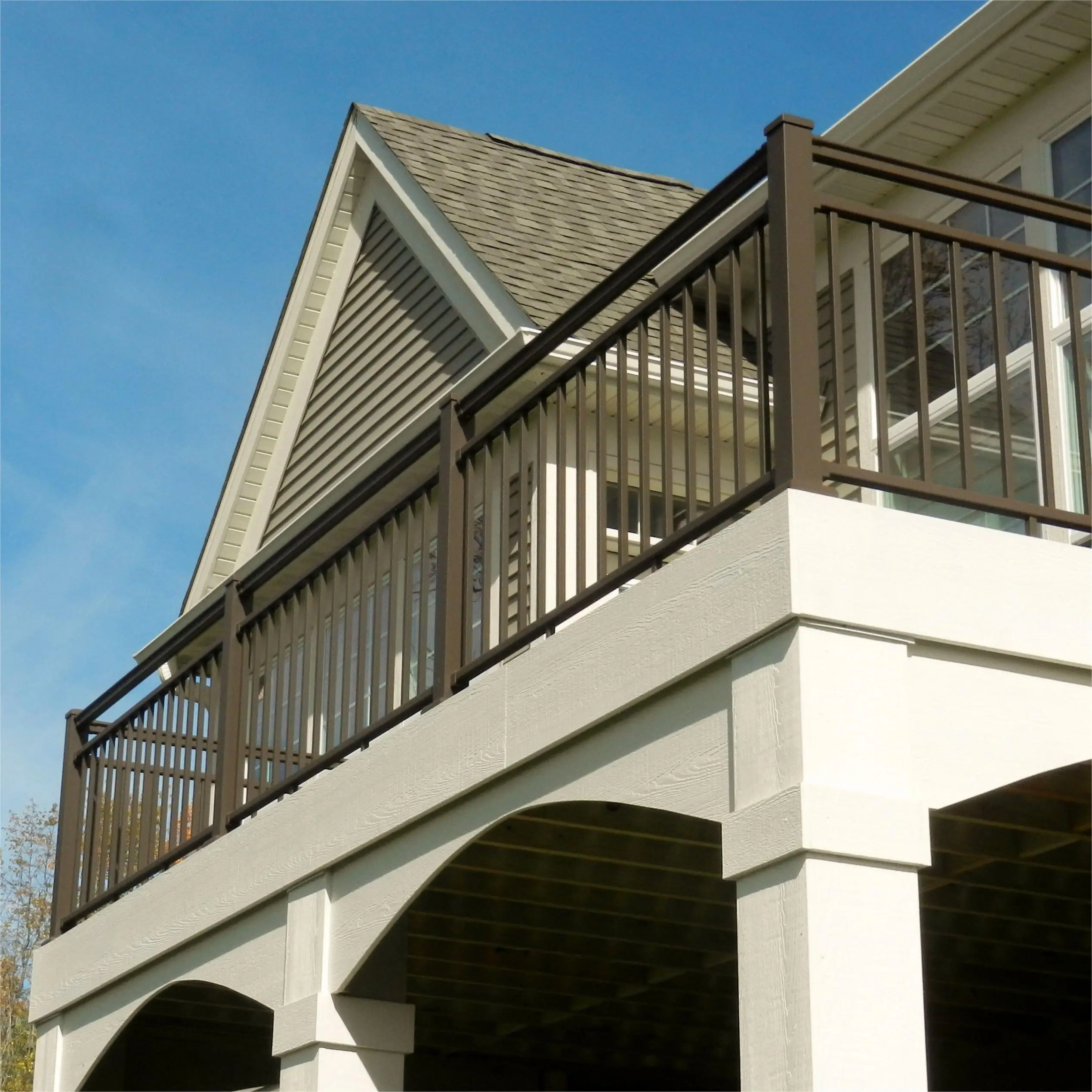 Maatwerk Moderne aluminium dekrailing met gepoedercoating Eenvoudige installatie Roestbestendig balustrade voor appartement