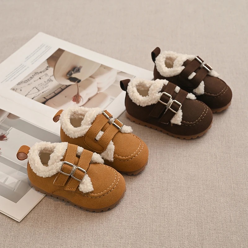 

Повседневная обувь для девочек, детские туфли на плоской подошве с круглым носком в стиле ретро, нескользящая зимняя обувь с мягкой подошвой, новинка 2025, детская теплая обувь, модный тренд из замши