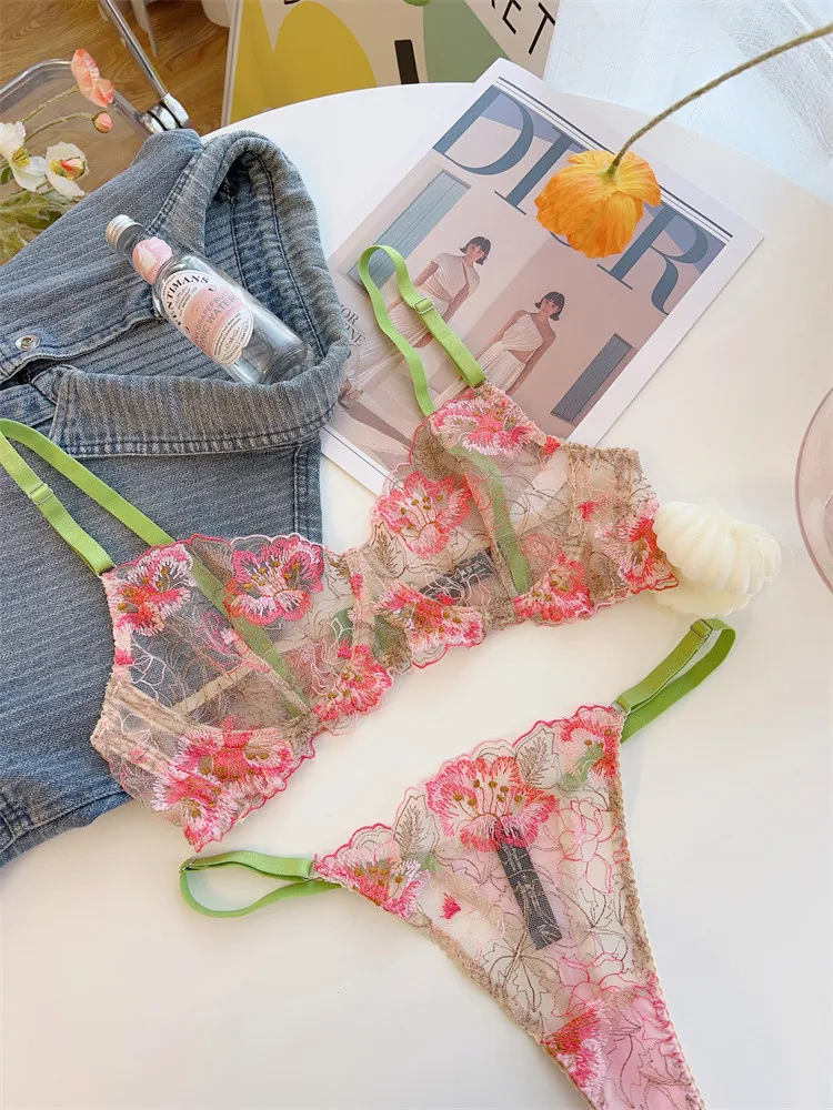 Embroidery three sets of sexy lace underwear large hollowed out with steel ring top support lingerie set ladies bra briefs