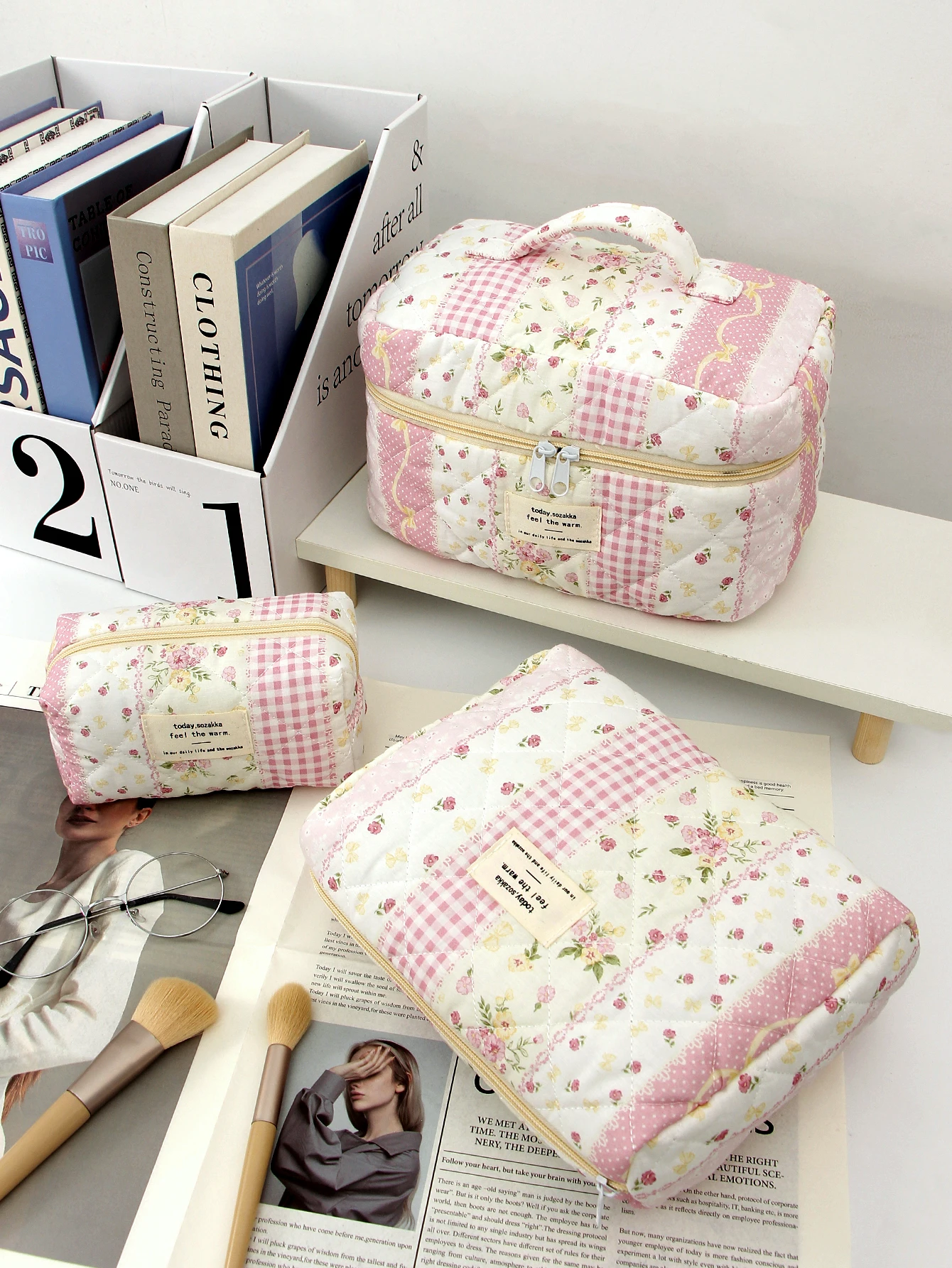 1pc/set pink quilted makeup bag, travel essential makeup bag, multifunctional makeup bag, cute large capacity makeup bag