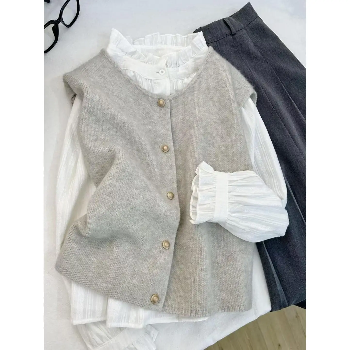 

Retro Knitted Vest Cardigan Women's Faion Lazy Top with Small Gold Buttons Autumn New Arrival Commute Sle Long Sve Pur...