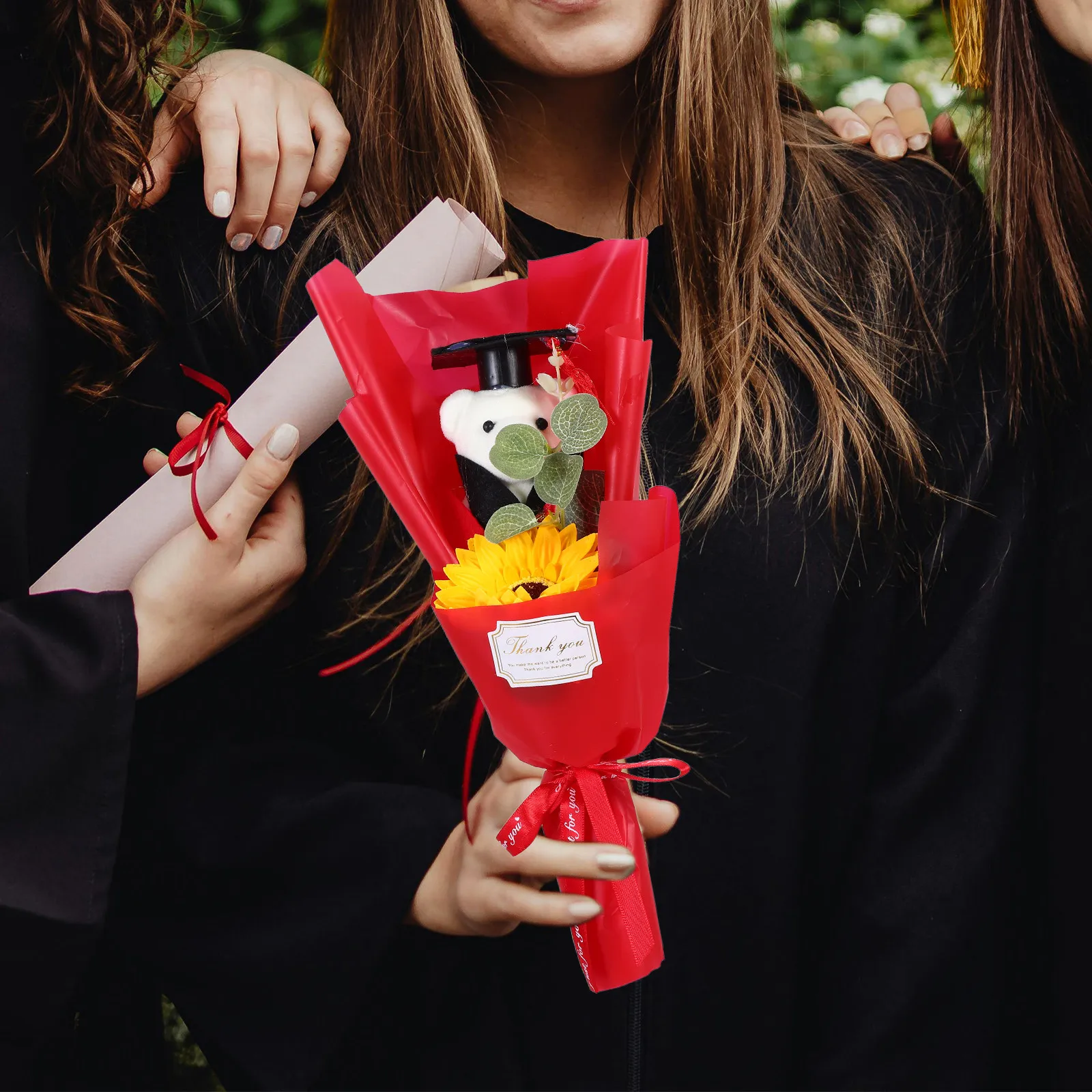 

Букет из искусственных подсолнухов с медведем и милая цветочная композиция с шапочкой выпускника для выпускного сезона, выпуск 2025 года, сувениры для вечеринки, декоративные украшения