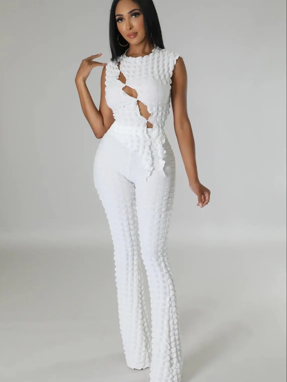 

QFAF Seersucker эластичный Женский комплект с вырезами спереди нестандартная футболка и брюки клеш 2023 комплект из двух предметов наряд спортивный костюм