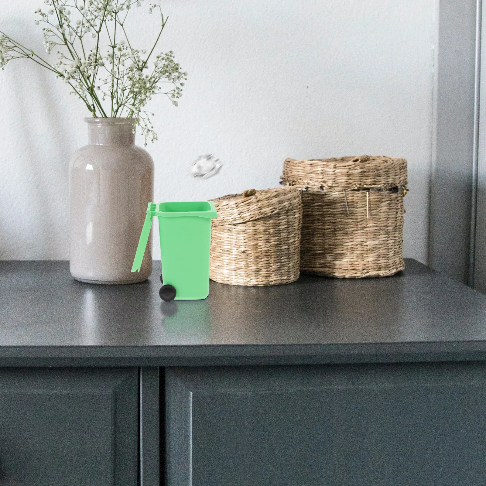 Plastic Mini Desktop Trash Can with Cover Small Waste Bucket for Desk Office Home Living Room Toilet Bedroom Convenient Tidy