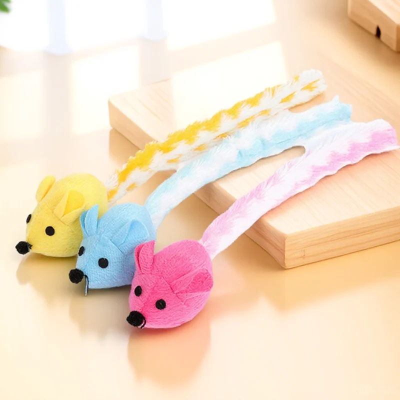 

3Pcs Fun Feline Diversion Tool Mice Design with Soothing Catnip Ideal for Chewing Prevention and Active Play Indoors
