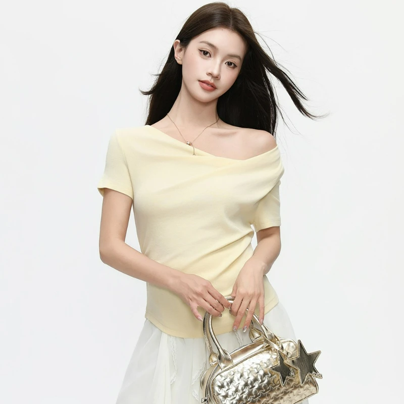 

Новая модная женская футболка 2026 года: элитный топ с эффектом похудения, асимметричным вырезом, открытыми плечами и короткими рукавами, в стиле «Дофамин»