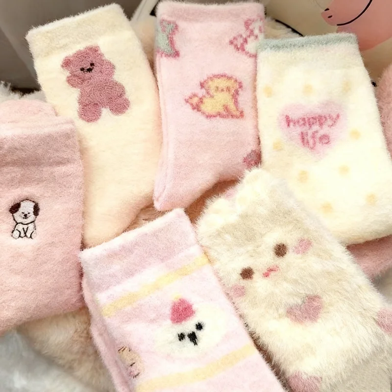 4 Paar Socken in zufälligen Farben, Cartoon Pink Serie, Verdickte Winter-Warmsocken, Schlafsocken für Zuhause, Niedliche Plüschsocken für Mädchen für Herbst und Winter – Detail 2