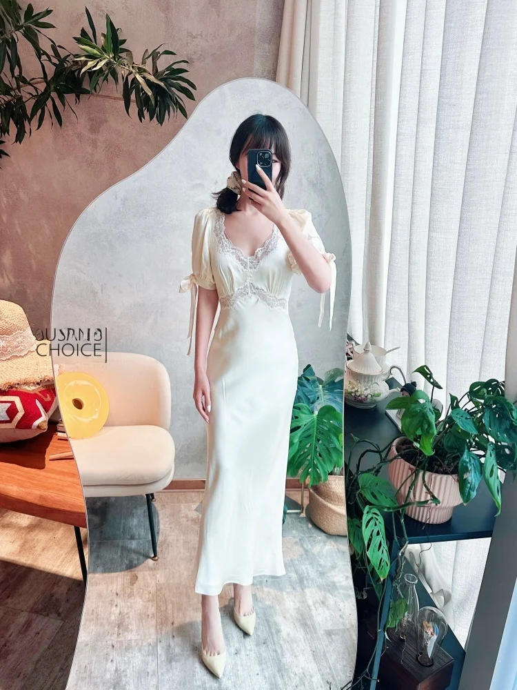 

Элегантное белое платье из шелкового атласа с кружевными пышными рукавами и завязкой на талии, приталенное, миди, в повседневном и французском стиле