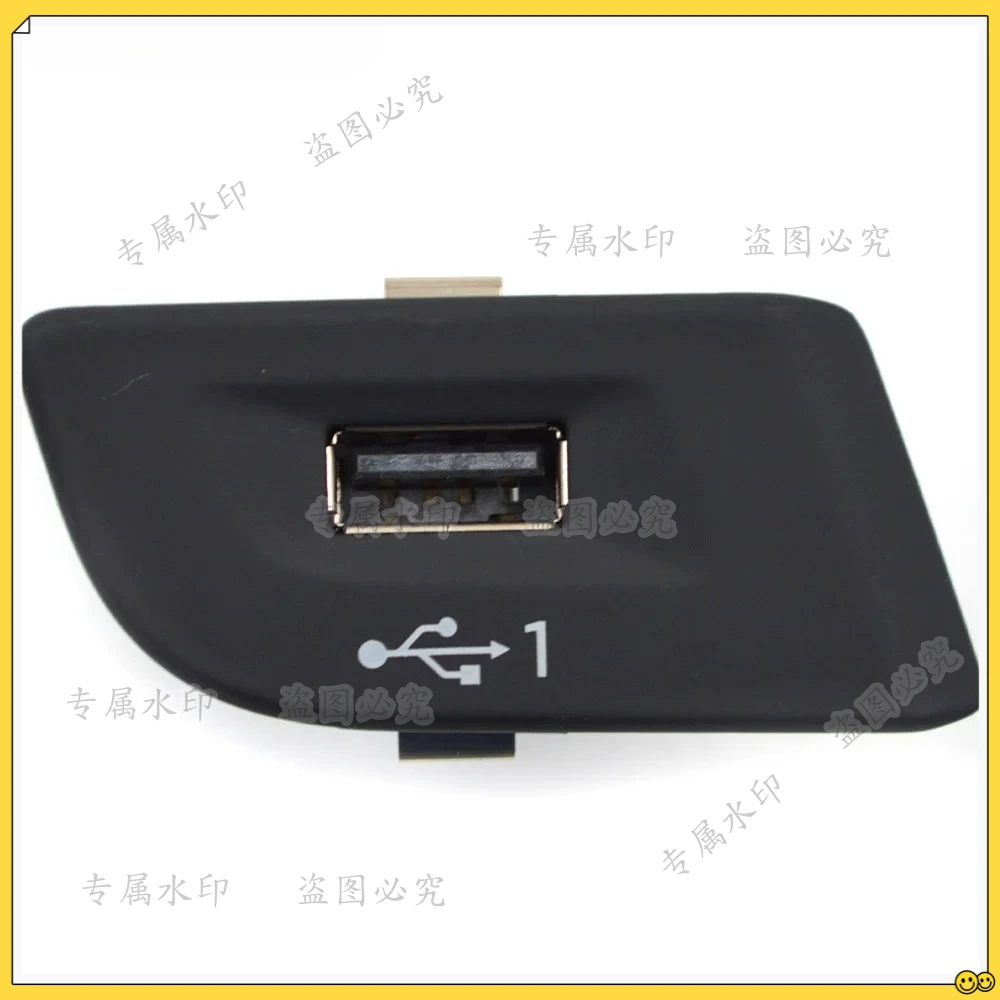 

81B 035 726 for Audi Q2 Rear Seat CarPlay interface USB Switch Center Console USB Plug 81B035726