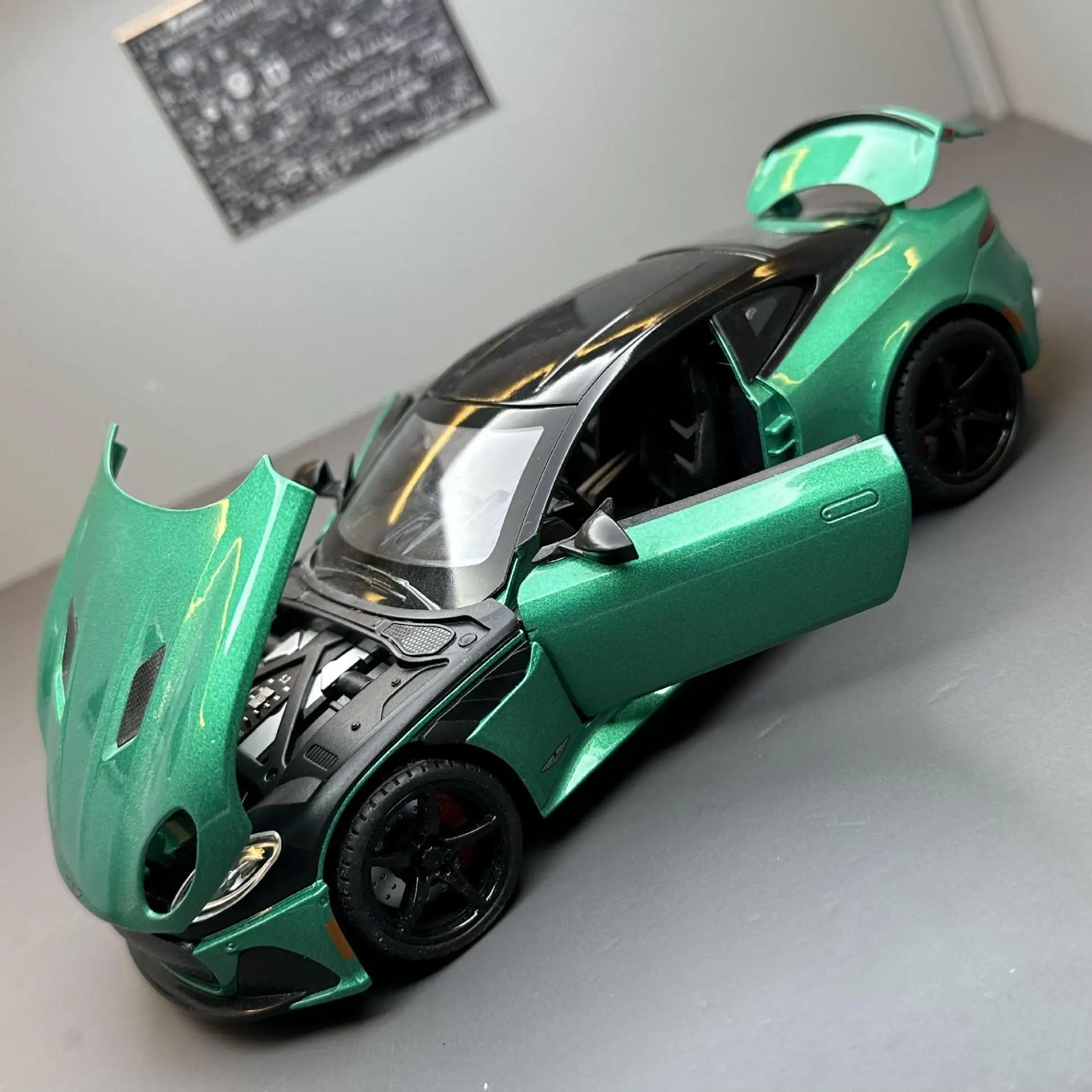 Alloy 1:22 DBS Car Model Diecasts Toy Car with Sound and Light Model Pendants Metal Collection Voiture Miniature