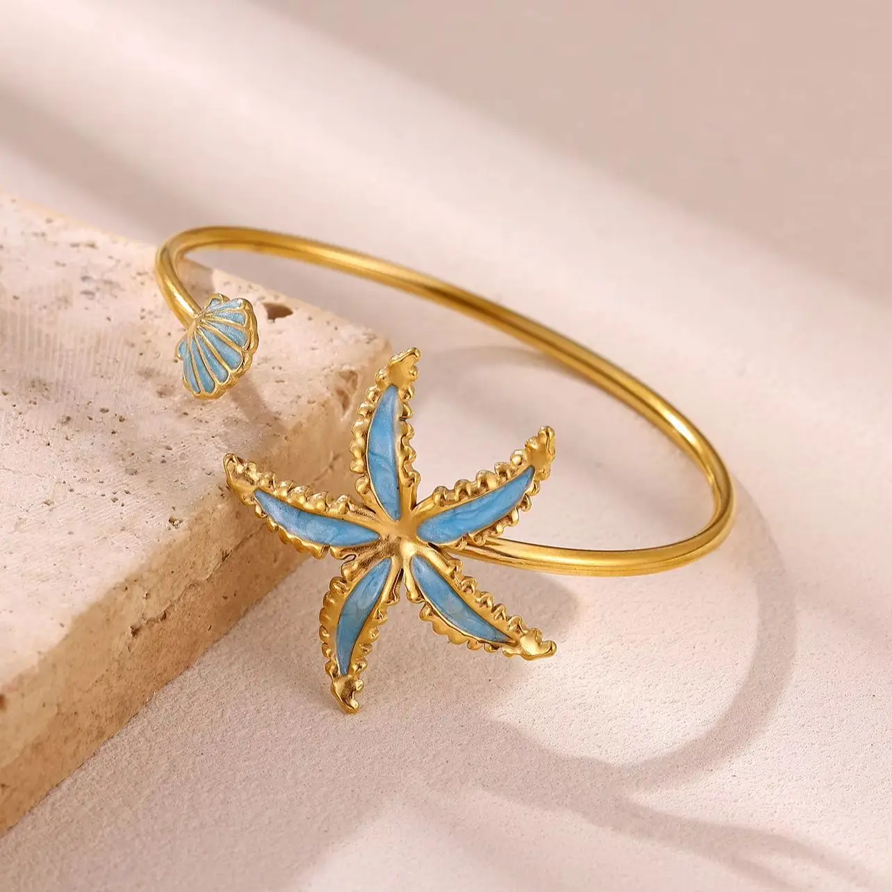 Boho Strand-Seestern-Armreif für Frauen, Blaue Emaille-Muschel Offener Armreif aus Rostfreiem Stahl, Wasserdichter Schmuck für den Meeresurlaub