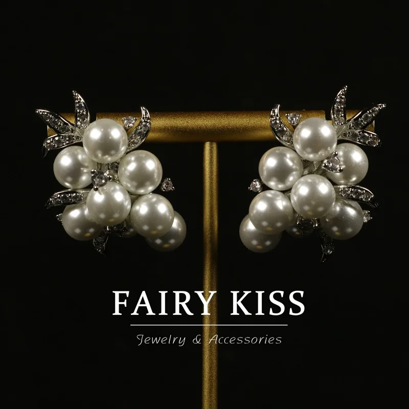 vintage imitation pearl earrings  bijou fashionable exquisit diamond stud earrings.