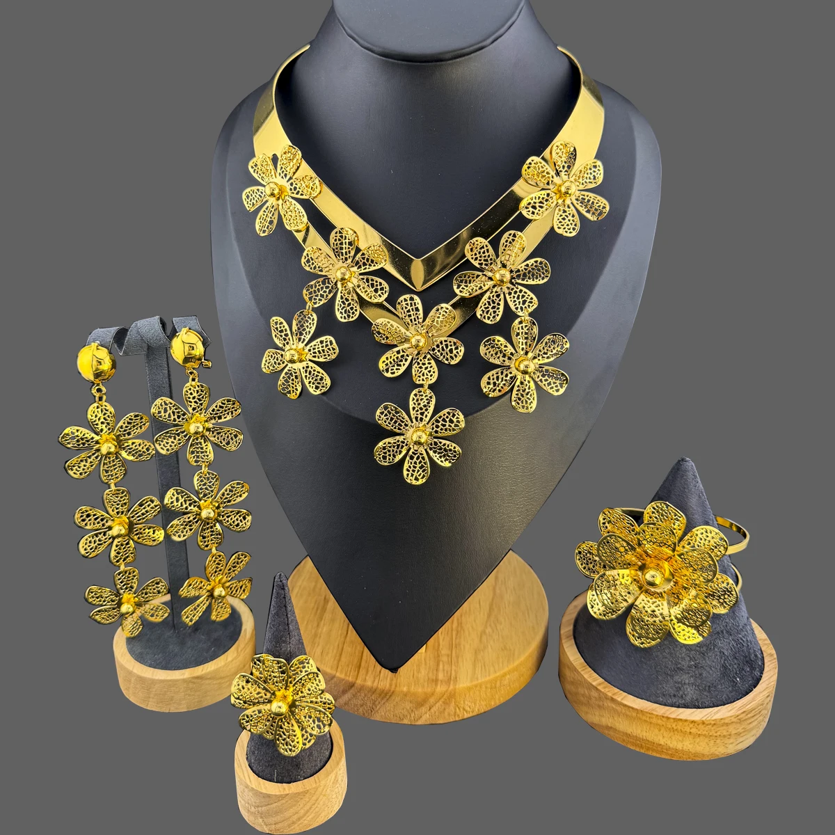 Dubai Modeschmuck setzt Blumen Halskette Armband Ohrringe Ring für Damen Charme Braut Hochzeit