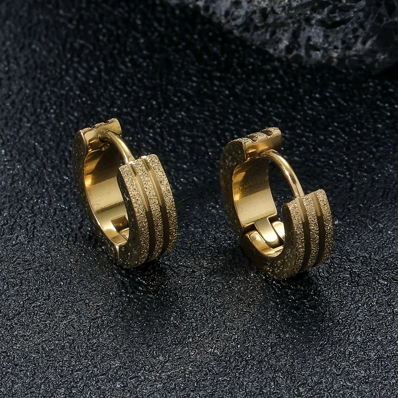 1pair Golden Color Stainless Steel Frosted Groove Stud Earring Small Circle Hoop Earrings for Women Men Punk Piercing Jewelry