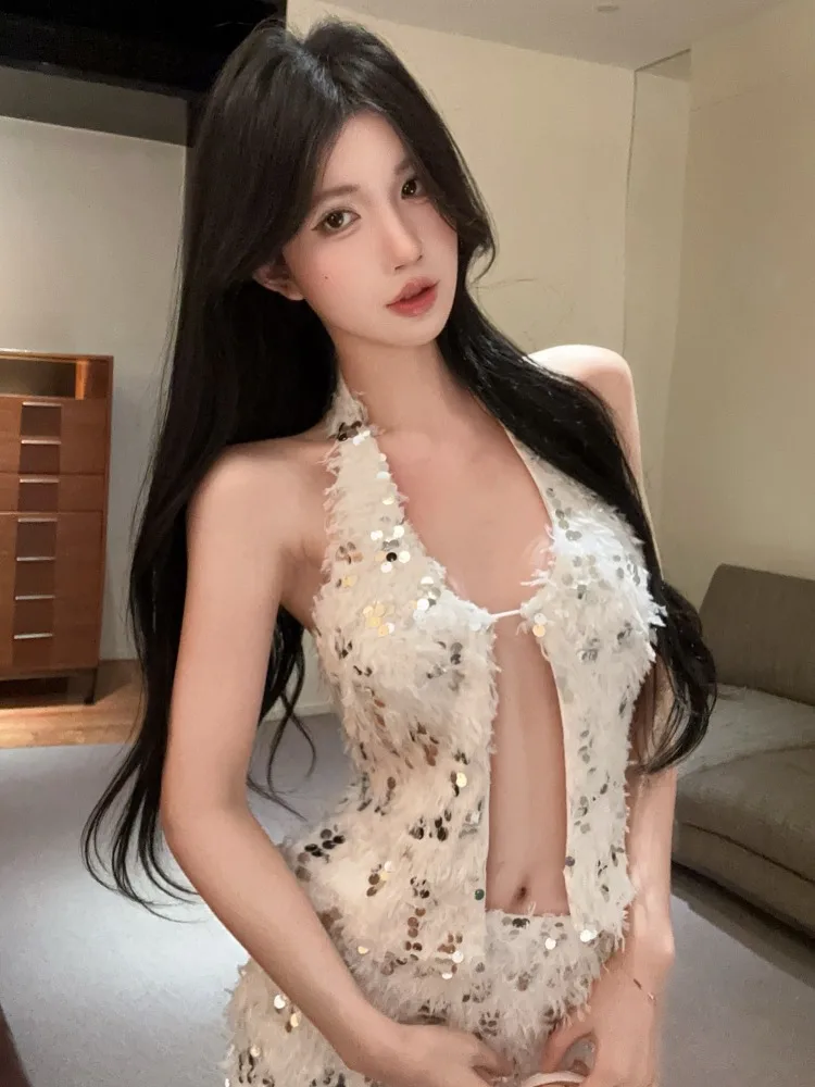 

Sexy American Style Glitter Decorated Fur Backless Top with Half Skirt Fashionable Two-Piece Set for Autumn Winter Casual Wear