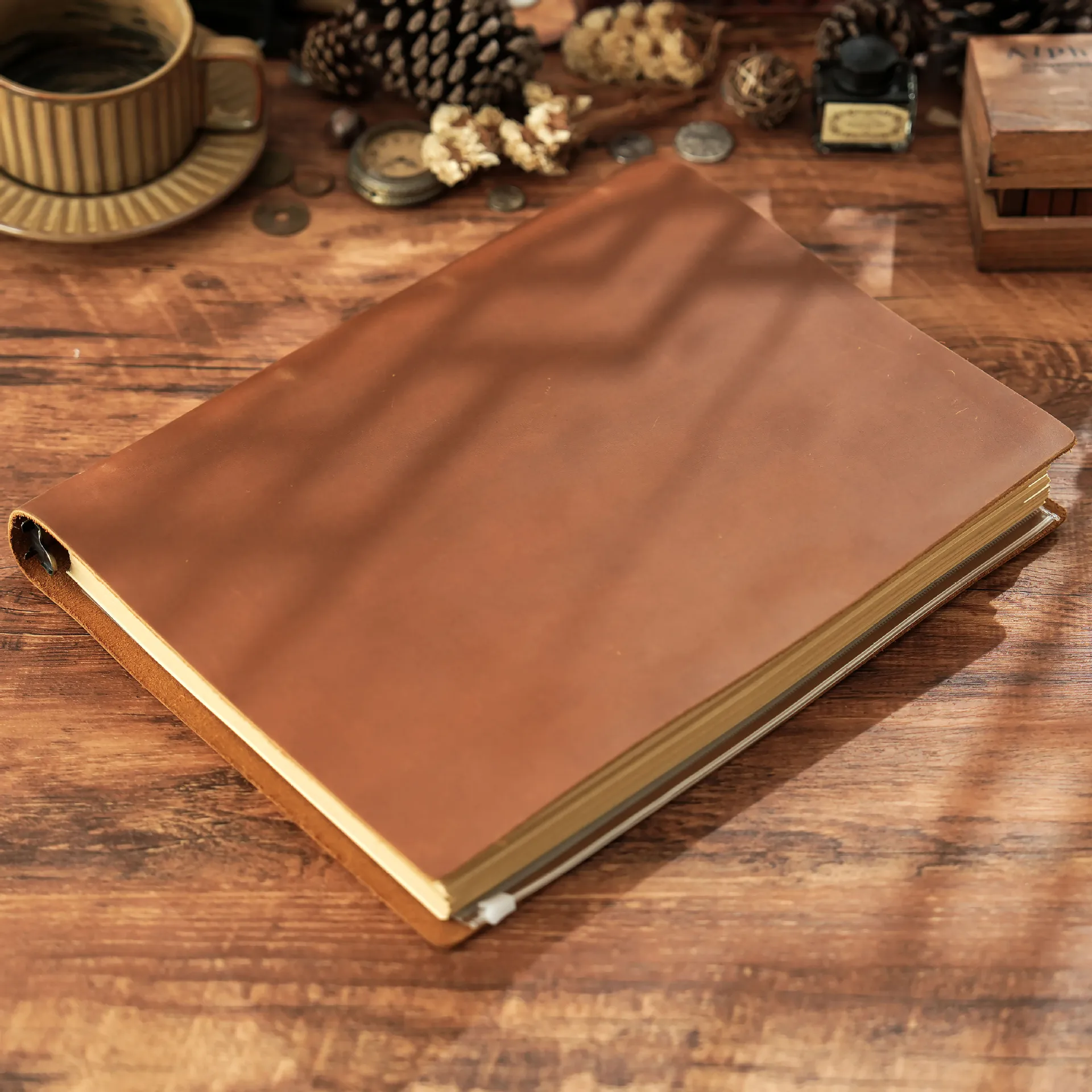 AIGUONIU Ringplaner aus echtem Leder im A4-Format mit 4-Loch-Binder, Retro-Notizbuch, vertikale Version, neutraler Notizblock, Skizzenbuch – Detail 8