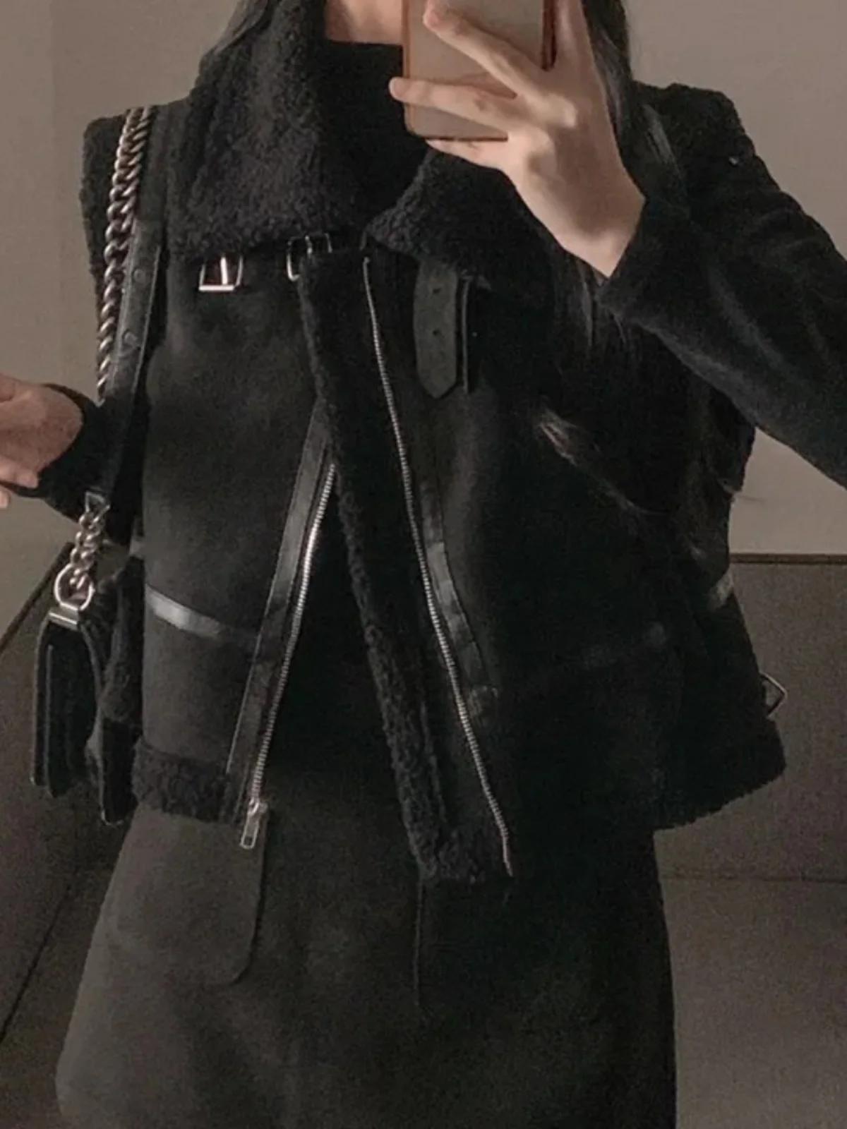 Koreańska kamizelka motocyklowa damska zimowa z futrem, skórzana kamizelka z owczej skóry z poduszkami na ramiona.