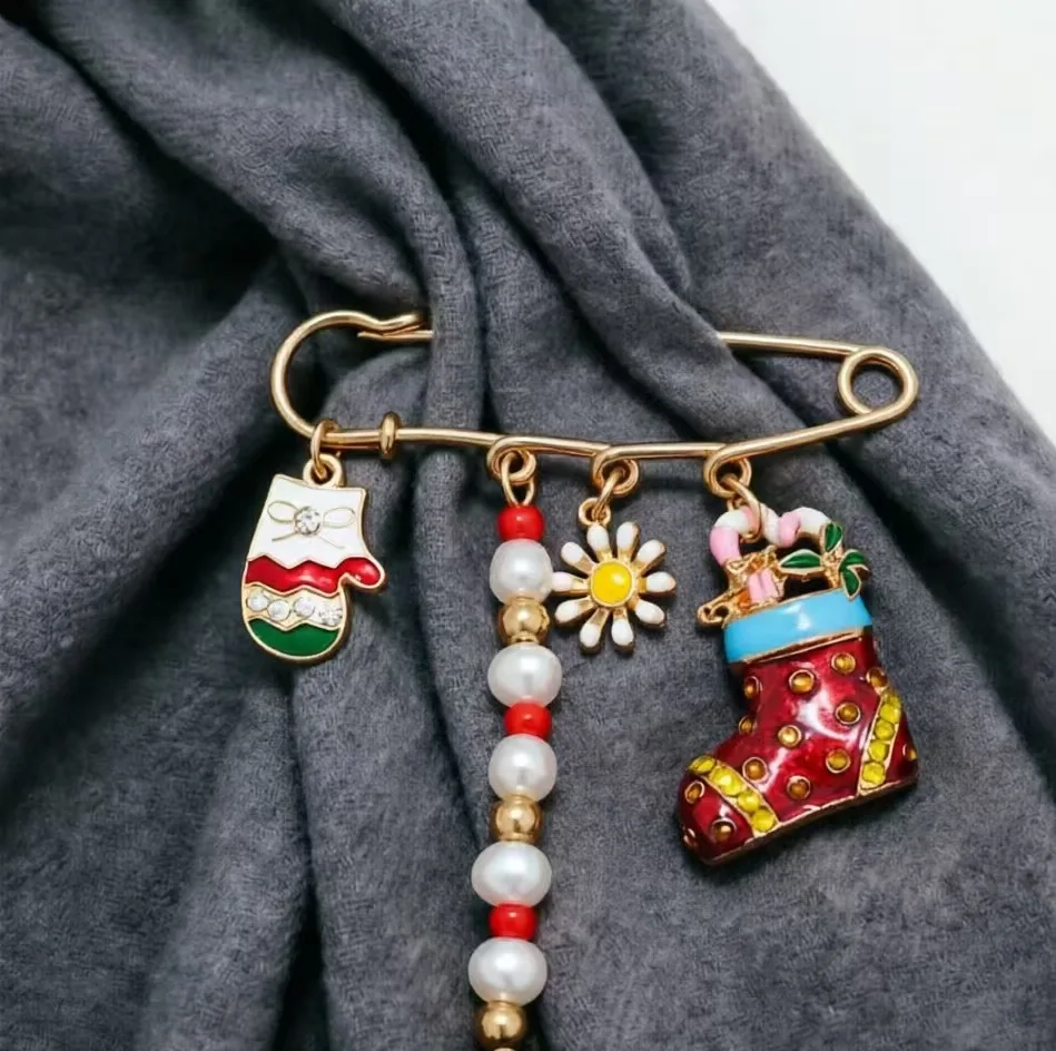 Christmas Gloves Boots Small Flower Tassels Chain Brooch, Scarf pins Hijab Pin Brooches