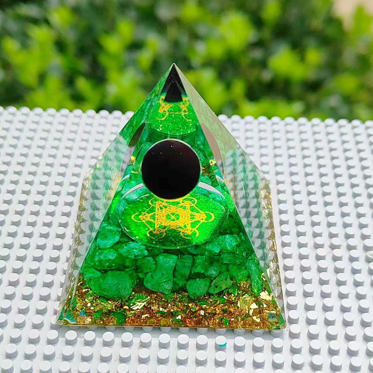 

Energy Generator Orgone Pyramid Amethyst Peridot Healing Natural Crystal Reiki Chakra Generator Orgonite Pyramid Meditation Tool