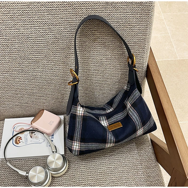 Karierte Hobo-Schultertasche, Retro-Handtasche aus kariertem Stoff, Y2k Vintage-Handtasche, Herbst-Winter-Handtasche für Damen, ideal für den täglichen Gebrauch. – Detail 11