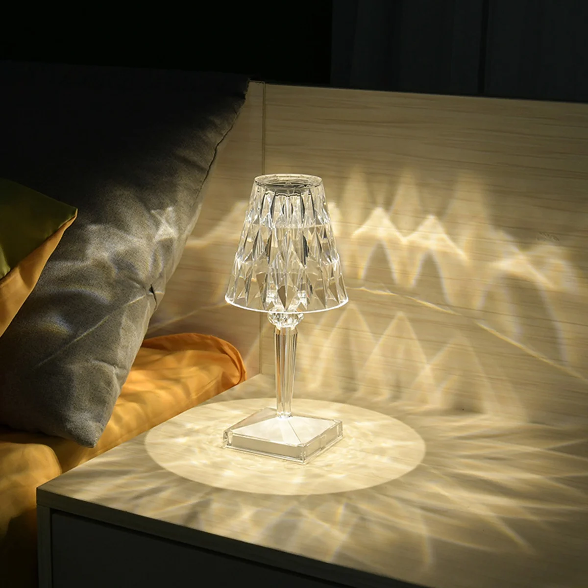 Lampada da tavolo con diamanti a 3 colori Lampada da tavolo da bar a LED in cristallo Lampada da comodino con sensore tattile ricaricabile dimmerabile per l'arredamento della camera da letto