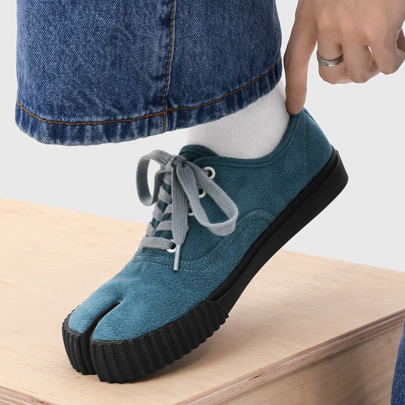 Classic Men Split Toe Pig Trotter Board Shoes Fashionable Avant-garde Casual Trend High Street Niche Design Single Shoe