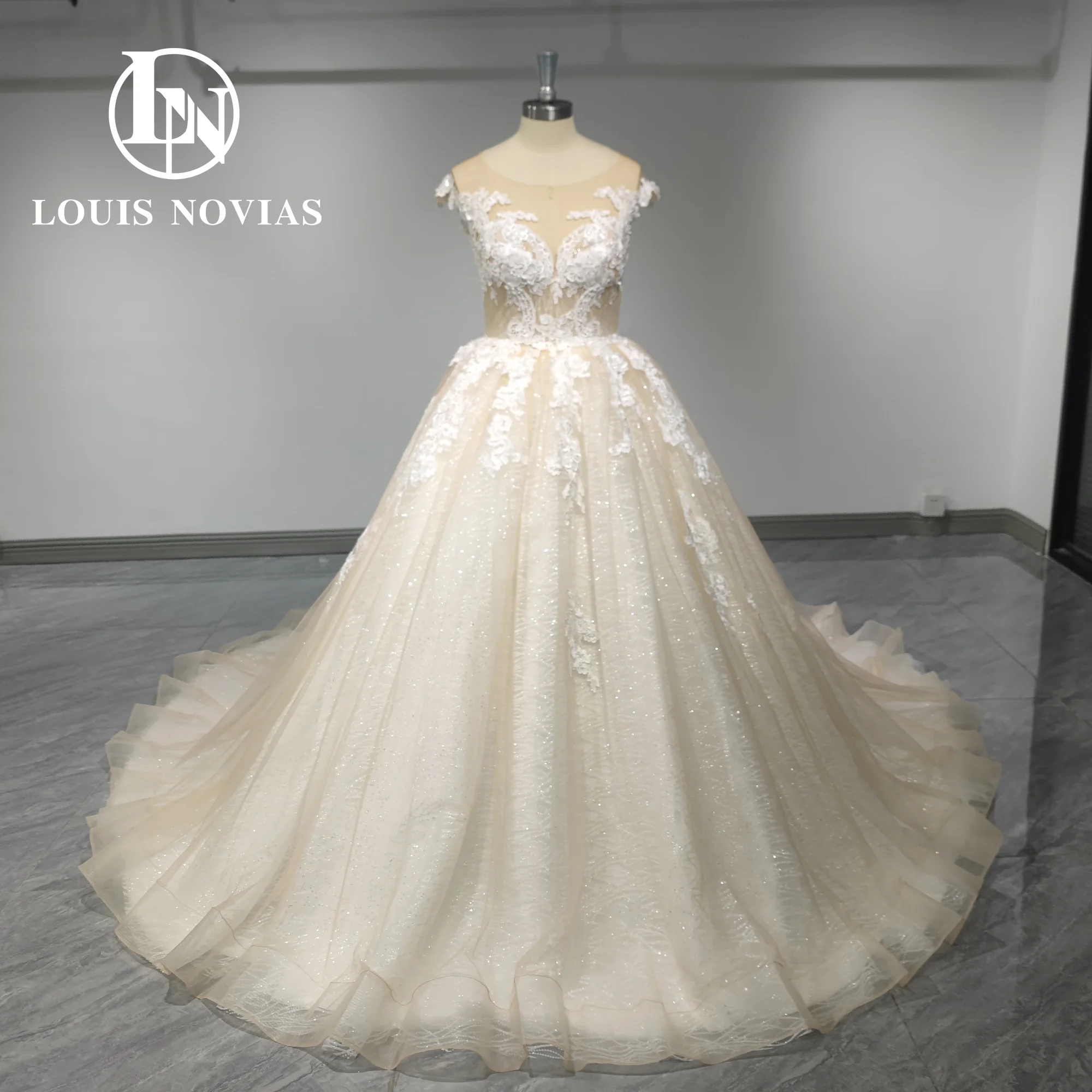 

LOUIS NOVIAS A-Line Wedding Dress Short Sleeve Beading Sparkling Tulle Wedding Gown Champagne 100% Real photos Vestidos De Novia