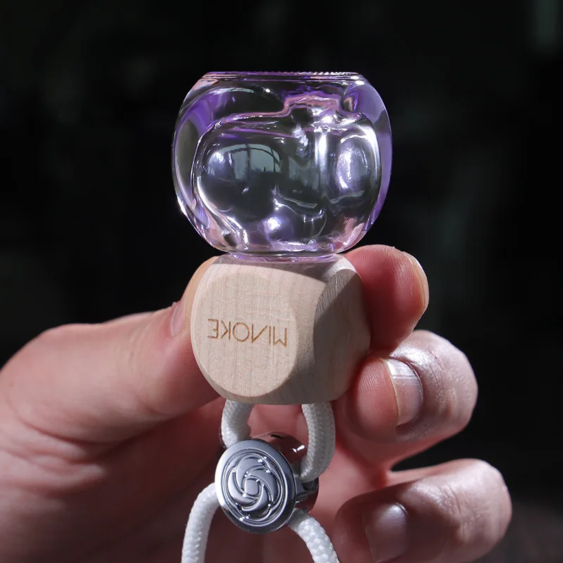 8ml車用吊り下げ式香水ディフューザー、木製アクセント付き車用アロマセラピーペンダント、空ボトル、ガラスペンダント香水ボトル