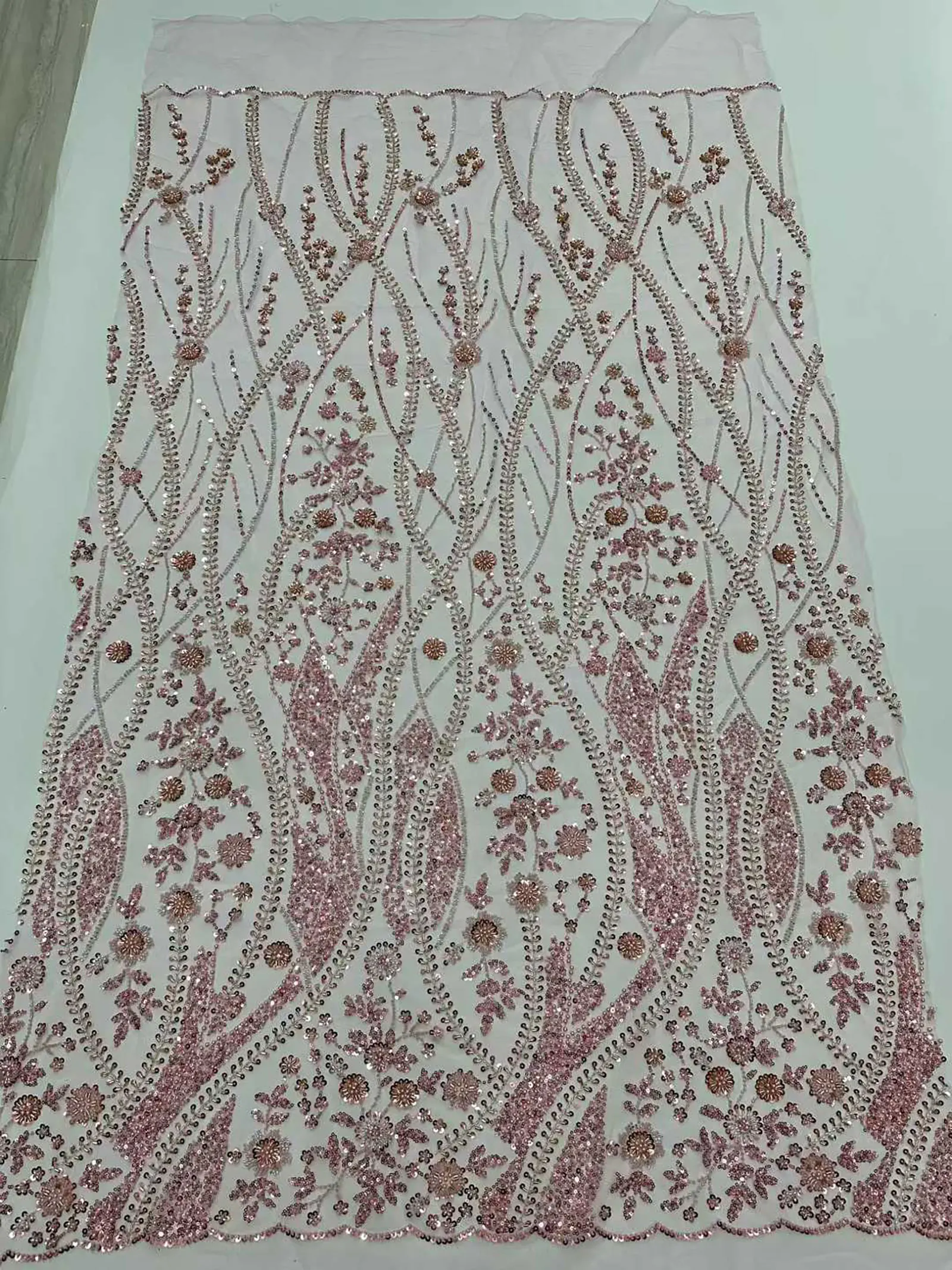 2026 Neues Design Afrikanischer Perlen-Spitzenstoff Hochwertige Französische Pailletten-Spitze Lila Nigerianischer Party-Hochzeitskleid-Stoff zum Nähen – Detail 15