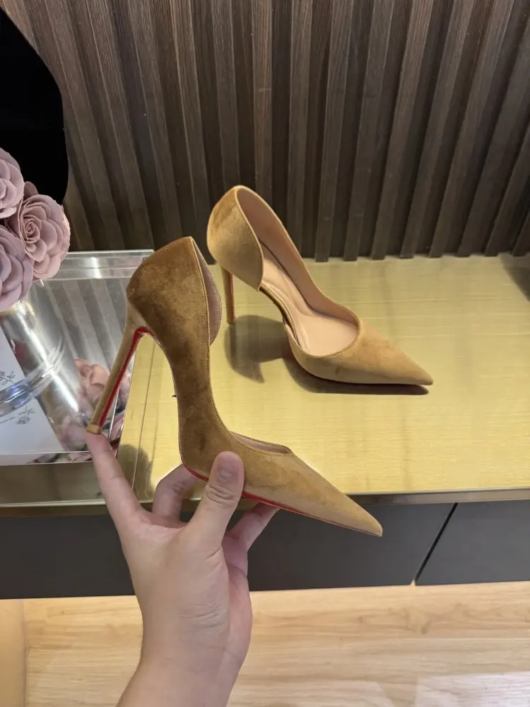 

Golden brown high heels, women's new style, side hollow thin heel 10cm not tiring feet socialite pointed sandals, women's summer
