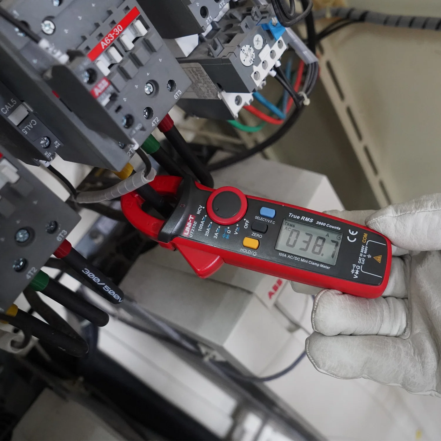 UNI-T UT210E UT202A UT204 Plus Medidor de braçadeira AC/DC Voltímetro digital Amperímetro Alicate Multímetro Multitester elétrico profissional