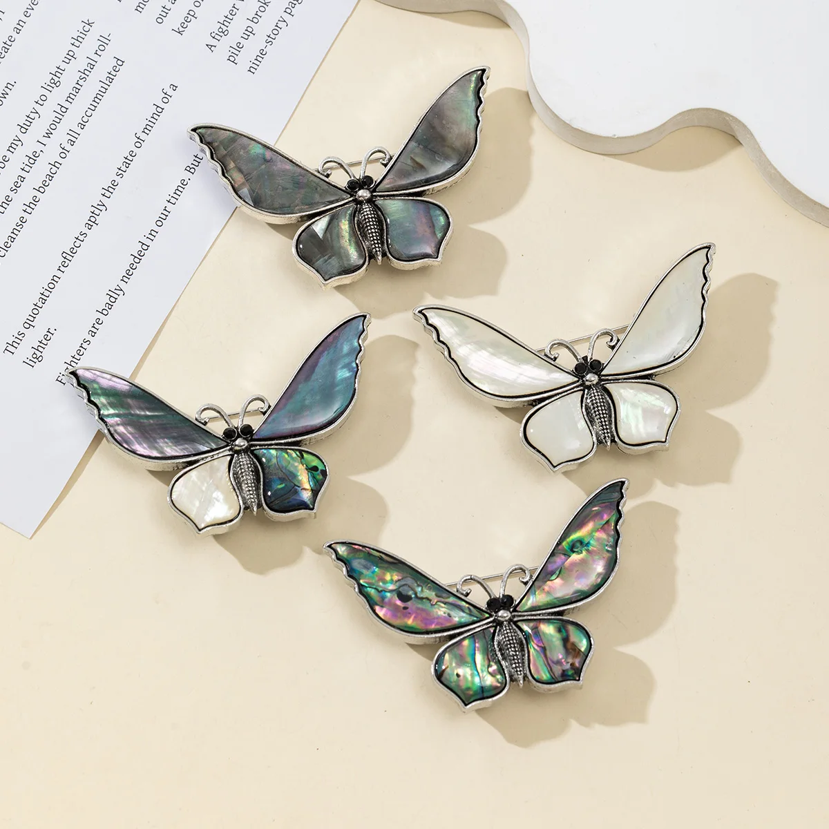Natural Mother Of Pearl Shell Women Brooch Butterfly-Shaped Pendant For Elegant Fascinators Women Brooch Jewelry Gift 62x38mm