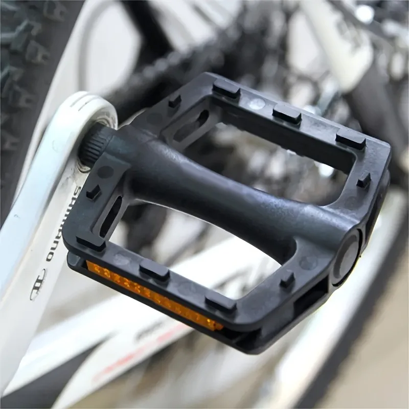 1 Pair Bicycle Pedals with Reflective Sheet Mountain Road Bike Anti-slip Bearing Ball Pedals Cycling Pedals Bike Accessories