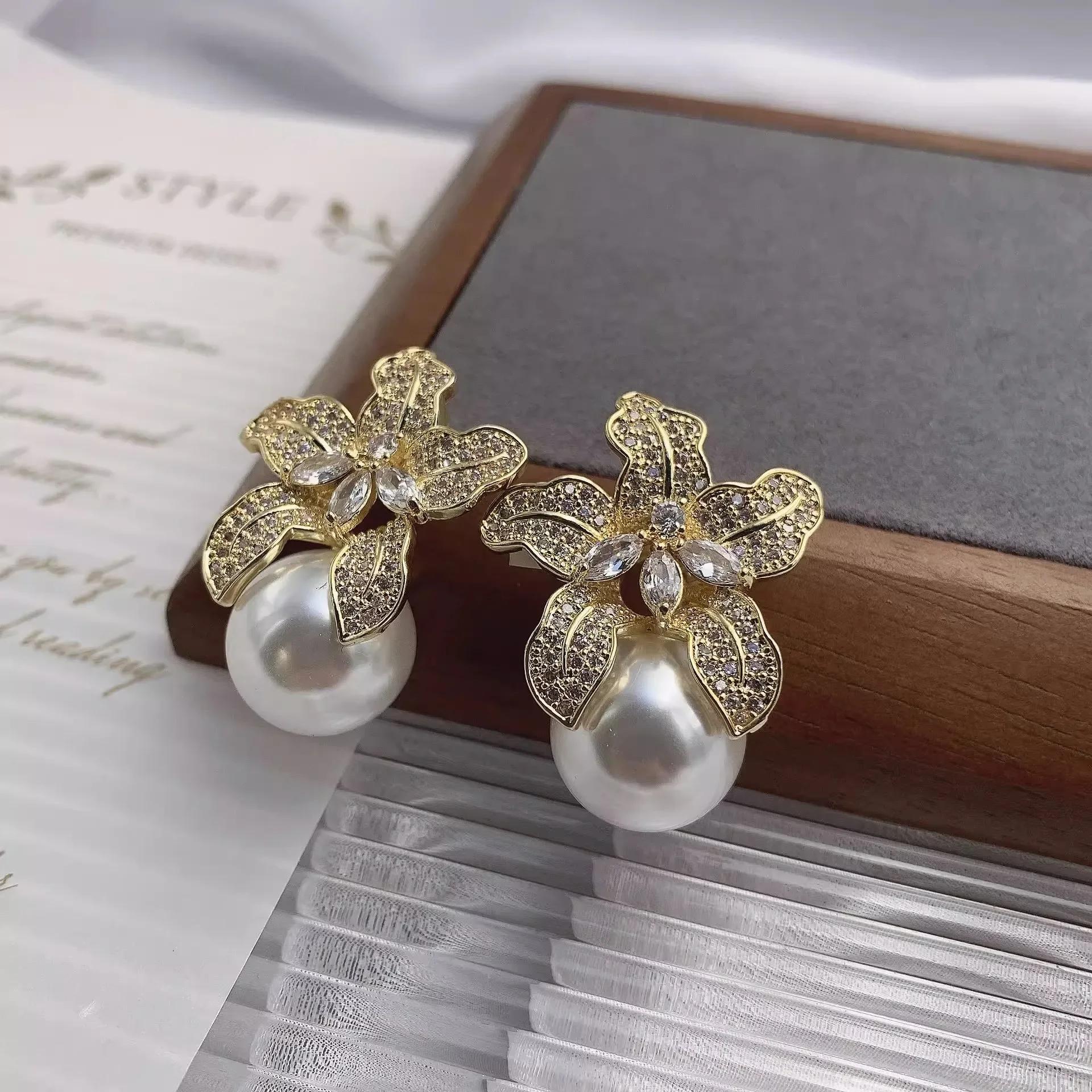 Trendy Gorgeous Flower Imitation Pearl Earrings Women Luxury Inlaid Sparkling CZ Stone Wedding Jewelry Gift  Earings for Women