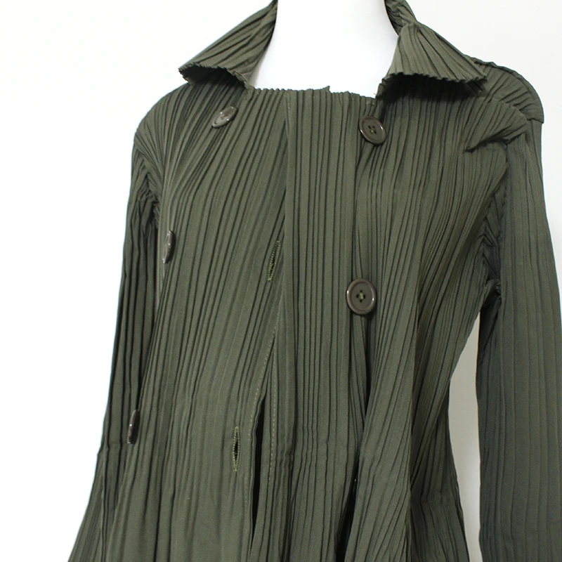 Pleated trench coat for women\'s mid length 2022 Spring and Autumn loose fitting fashion double breasted coat for women