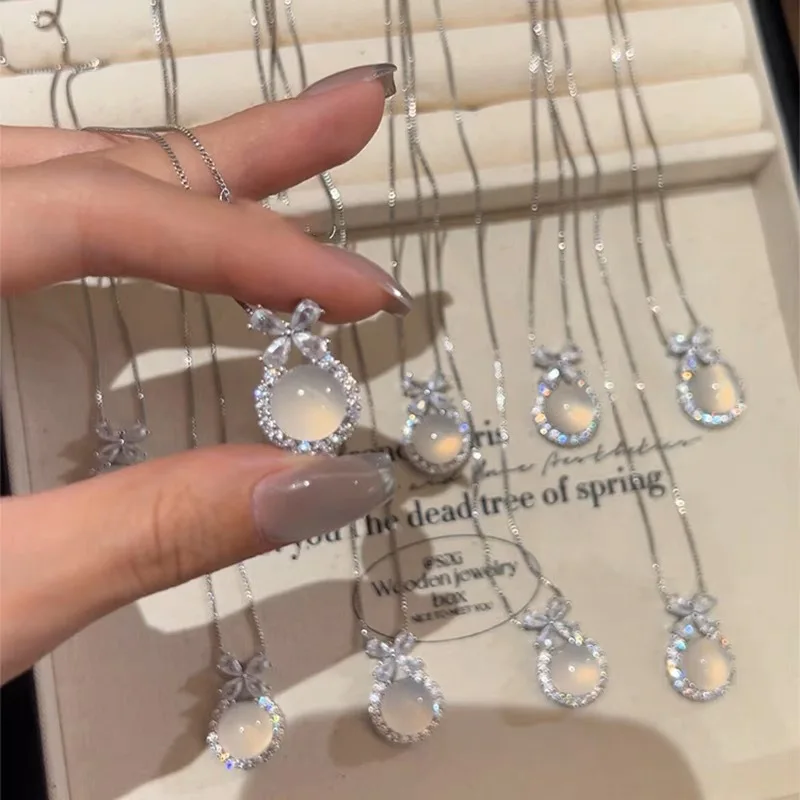

Exquisite and gentle style ice transparent white chalcedony pendant necklace for women luxury bow collar chain wedding jewelry