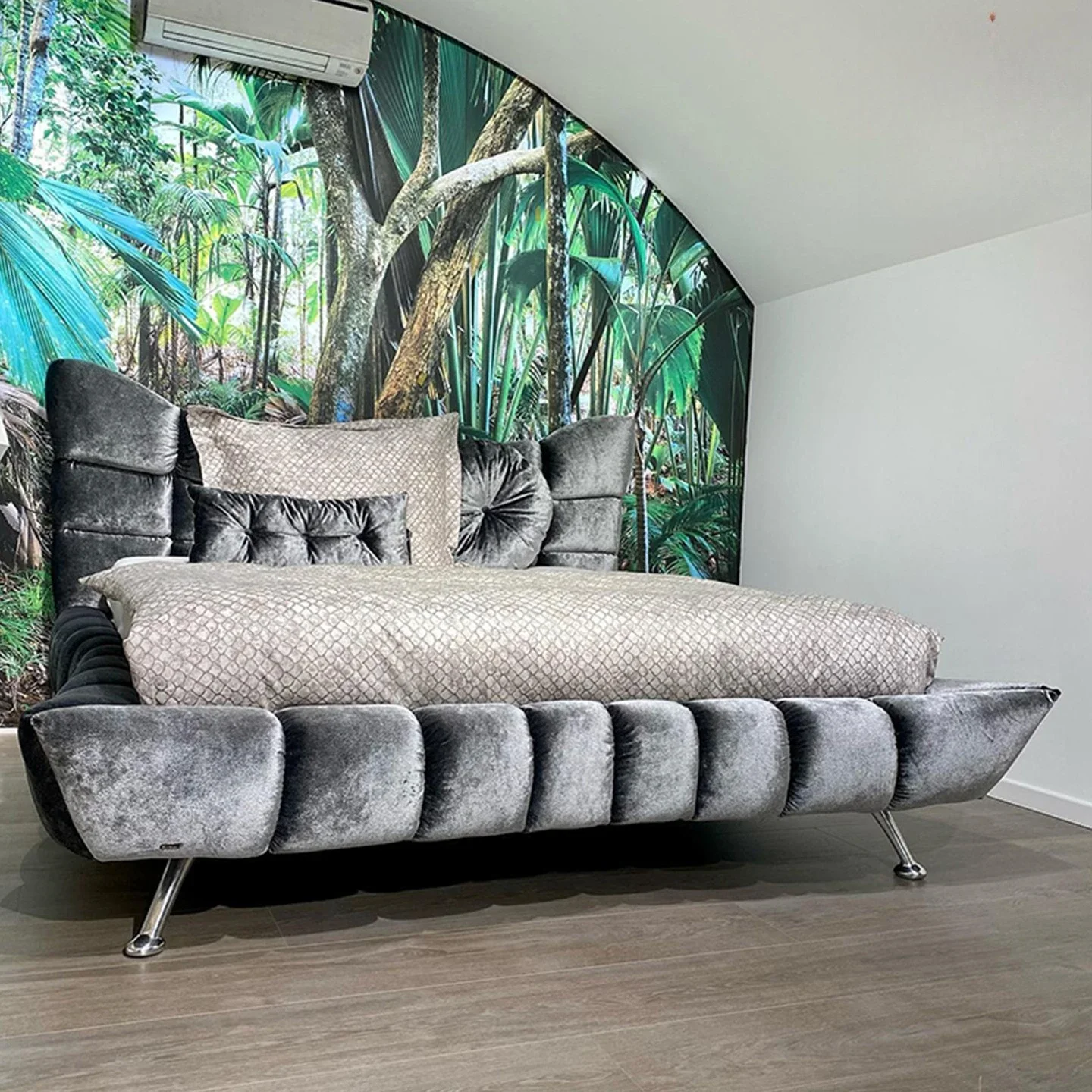 Italian, minimalist, fabric butterfly bed, fashion, creative, modern, simple, soft bag, high-end, master bedroom